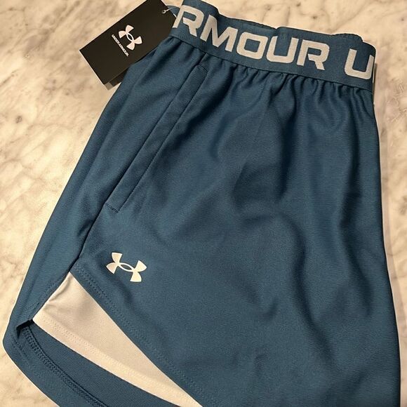 WOMEN’S UNDER ARMOUR SHORTS - Picture 1 of 4